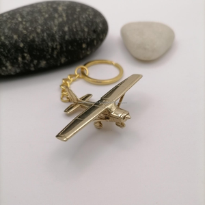 Llavero de Avión Vintage Hecho a Mano en Latón Sólido, Impermeable, Personalizable, para Regalo - Product Image 3
