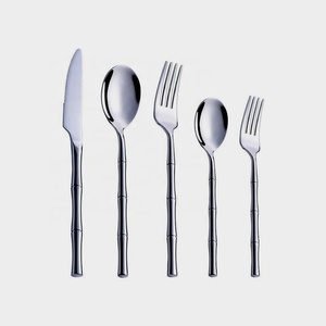 Ensemble de couverts élégants en acier inoxydable, plaqué argent et poignée martelée de haute qualité - Product Image 3