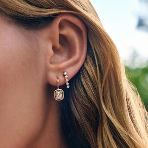 Pendientes de diamante con corte cojín engastados en bisel y cierre de palanca - Product Image 4