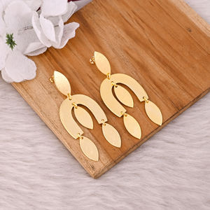 Pendientes Colgantes de Latón Chapado en Oro Amarillo Hechos a Mano con Acabado Mate, Joyería de Moda para Regalos de Aniversario, Joyería con Encanto - Product Image 3