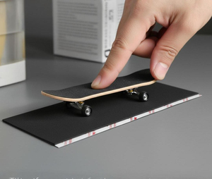 Alfombrilla Antideslizante para Finger Skateboard, Superficie Suave y Lisa, Material PU, Adhesivo de Doble Cara, Alta Adhesión, 0.5mm de Grosor - Product Image 5