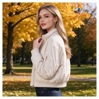 Blouson bomber court matelassé pour femme, col montant, fermeture éclair, décontracté, hiver, vente en gros OEM, coupe-vent, respirant, 100%