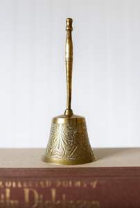 Campana de mano de latón Krishna, artículo devocional para práctica espiritual, ofrenda de templo y rituales sagrados - Product Image 5