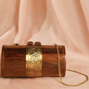 Sac à main latéral cylindrique rond en bois personnalisé avec moulures en laiton et motif unique pour filles - Product Image 1