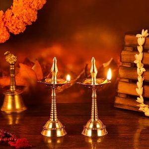 Diya Aarti en laiton avec poignée, Deepak traditionnel en laiton pour la maison et le temple - Product Image 3