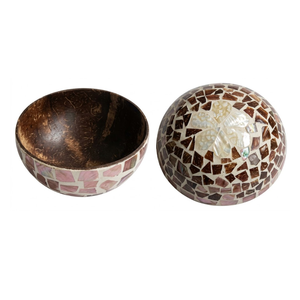 Tazón de cáscara de coco con tallado decorativo, construcción ecológica, textura pulida y elegante para cocinas - Product Image 1