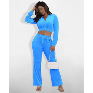 Conjunto de dos piezas de terciopelo: top corto y pantalones jogger con capucha, cremallera frontal completa, tela suave y transpirable, bolsillos laterales, chándal de terciopelo con top corto. - Product Image 3