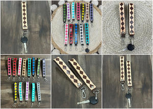 Porte-clés en cuir de vachette à carreaux OEM avec bracelet de poignet et design diamant, fermoir métallique durable, support de clés tendance – Édition Mars 2026 - Product Image 3