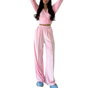 Ensembles de survêtements d'hiver personnalisés pour femmes, coupe courte, avec broderie vintage et boutons, en molleton de coton, pour le sport, élégants, en gros du Pakistan - Product Image 1