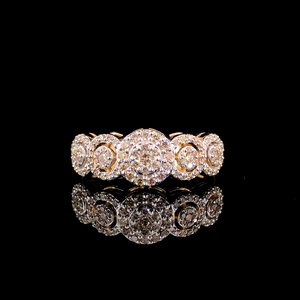 Anillo de Compromiso de Diamantes con Certificado IGI de Oro Amarillo de 14K para Mujer con 94 Diamantes de 0.363 CT, Corte Brillante Redondo, Color H - Product Image 4