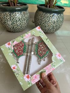 Éventail décoratif artisanal contemporain en argent allemand Meenakari Pankhi Ghunghroo de la collection Aarna, fabriqué au Rajasthan pour les temples - Product Image 5