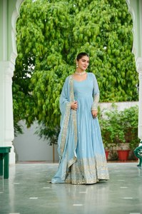 Robe en Faux Georgette avec Dupatta Brodé, Style Soirée, Réversible, Longueur Maxi - Product Image 4
