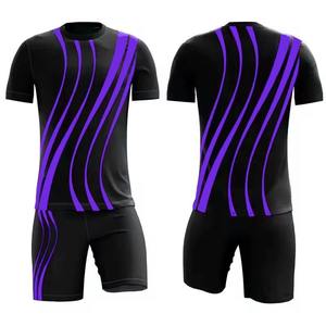Ensembles d'uniformes de football imprimés par transfert thermique en gros, 100 % polyester, col ras du cou, grandes tailles, respirants, séchage rapide, taille élastique - Product Image 1