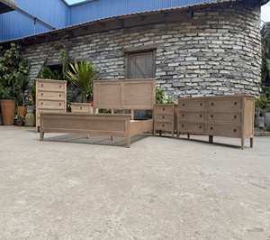 Ensemble de chambre à coucher style campagne française, table à manger rustique en bois massif, chêne du Vietnam, noyer, aulne, acacia, pin, rotin - Product Image 1