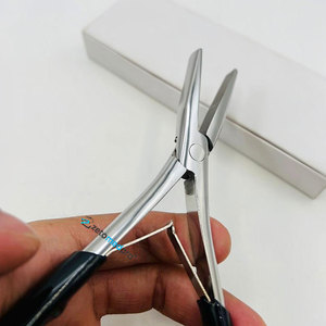 Pince à cheveux professionnelle en acier inoxydable écologique à pointe plate, avec logo personnalisé, poignée noire, pour tissage de mèches individuelles à clipser - Product Image 2