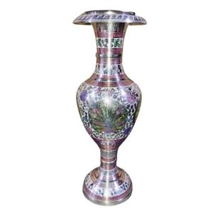 Vase à fleurs vintage en laiton de haute qualité, gravé avec une finition noire, pour la décoration de table et la décoration intérieure. - Product Image 4