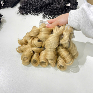 Cheveux vierges bruts vietnamiens de qualité supérieure, boucles rebondissantes rapides, couleur blonde, soyeux, tissage à double trame machine - Product Image 5