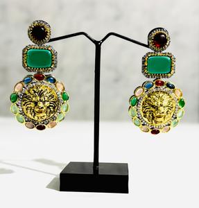ต่างหูห้อยประดับพลอยหลากสีเขียว/แดง โทนสีทองหรูหราจาก Sabyasachi เครื่องประดับแฟชั่นสำหรับผู้หญิง งานแต่งงาน งานเลี้ยง - Product Image 4