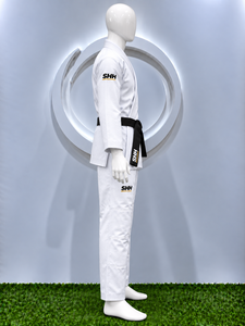 Uniforme de Karate SHH Blanco 100% Algodón para Adultos Unisex, Uniforme de Artes Marciales Resistente con Cinturón Negro y Logotipo en la Manga Izquierda - Product Image 3