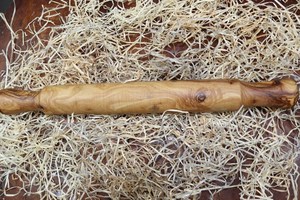 Rouleau à pâtisserie artisanal en bois pour la cuisine traditionnelle - Product Image 2