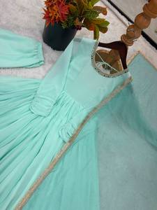 Vestido de diseñador con encaje y georgette sintético, con parte inferior de crepé y dupatta con estampado de cuadros Kota, completamente cosido, listo para usar. - Product Image 3