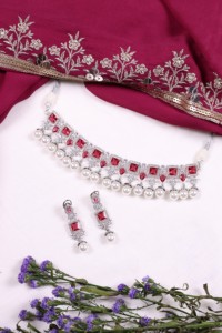 Conjunto de Joyería Fina Vintage de Latón Verde con Perlas y Baño de Oro, Collar y Pendientes con Diseño Floral para Bodas y Fiestas - Product Image 1