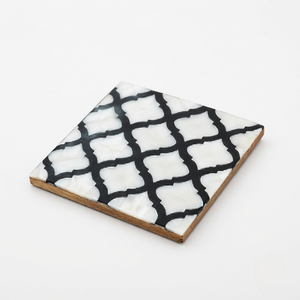 Sous-verres rectangulaires noirs et blancs en nacre et os, design moderne fait main (lot de 4) de REHMAN CRAFT - Product Image 6