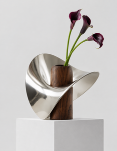 Vase de table minimaliste en acier inoxydable, fait main, porte-fleurs contemporain avec insert en bois foncé - Product Image 2
