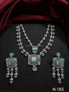 Collier de forme carrée en diamant américain double couche plaqué or avec boucles d'oreilles Parure de bijoux de mariage de luxe - Product Image 3