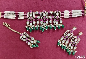 Conjunto de Collar de Perlas de Lujo, Chapado en Oro, Joyería Geométrica para Novia con Pendientes y Maang Tikka - Product Image 5