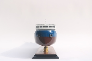 Maqueta de Buque Portacontenedores de Madera Hecha a Mano - Réplica a Escala de Buque de Carga Comercial, Decoración de Escritorio, Contenedor CMA CGM - Product Image 2