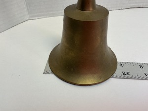 Campana de mano de latón de moda con mango de madera para uso en ensamblajes escolares por parte de profesores y campana de mano de latón de sonido suave para necesidades diarias - Product Image 4