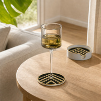 Ensemble de 4 dessous-de-verre ronds en plastique et verre, motif chevron noir et or, avec support, pour bar, table et décoration intérieure