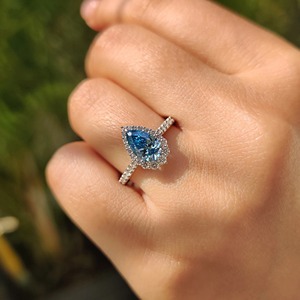 Anillo de Diamante Moissanite de Lujo para Mujer, Cultivado en Laboratorio, con Incrustaciones de Diamantes, Joyería Elegante para Compromiso, Regalo para Aniversario de Bodas - Product Image 2