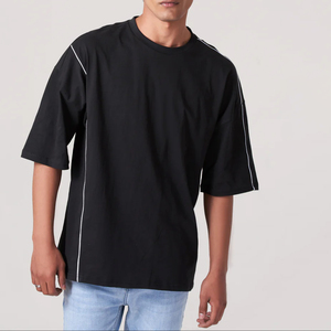 T-shirt Oversize Homme Personnalisé avec Logo et Passepoil Contrastant, Rayures Noires et Blanches, Épaules Tombantes, Coton Lourd, Style Streetwear - Product Image 4