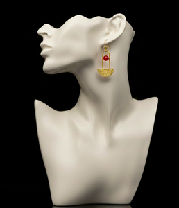 Pendientes de Aro Geométricos de Moda Hechos a Mano para Mujer, Diseño de Latón Estilo Linterna con Acento de Cuentas de Vidrio Rojas, Resistentes al Deslustre, Ideales para Fiestas - Product Image 3