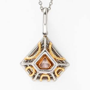 Collar de Lujo en Oro Blanco de 14K con Engaste Pavé, Certificado IGI, con Diamantes y Zafiro Azul Corte Cojín de 41.35ct - Product Image 3