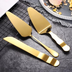 Serveur à gâteau en métal inoxydable durable, conçu pour les services de restauration professionnelle et les présentoirs de boulangerie - Product Image 1