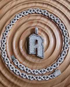 Collier chaîne avec pendentif lettre en or rose et moissanite, breloque lettre effet glaçon, bijou personnalisé avec initiale, pendentif cadenas - Product Image 2