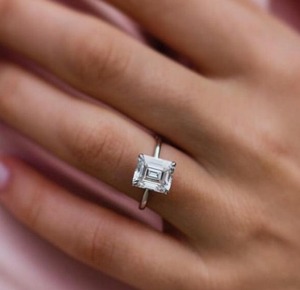 Bague Solitaire Émeraude Blanche Taillée en Émeraude, en Argent Sterling, pour Femme, Bijou Quotidien, Cadeau Élégant, Scintillant, Accessoire de Mode - Product Image 3