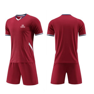 Uniforme de football de qualité supérieure pour les clubs, les équipes et les écoles, avec des coutures robustes pour les entraînements et les matchs en plein air - Product Image 1