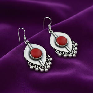Boucles d'oreilles pendantes ethniques indiennes faites à la main en argent sterling 925 avec corail rouge de forme ronde pour femmes, pour mariage et fête - Product Image 3