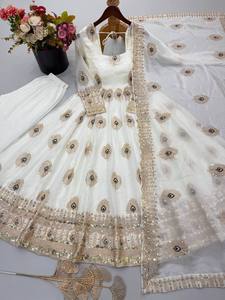 Ensemble de robe longue en soie Fendy tendance avec broderie de sequins lourds, extensible, séchage rapide, style moderne, dupatta de créateur - Product Image 5