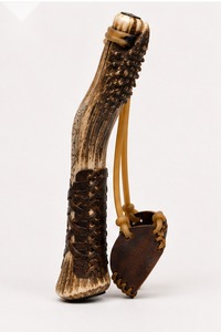 Slingshot artisanal en bois de cerf, accessoire d'extérieur en bois de cerf naturel, poignée confortable, style traditionnel - Product Image 2