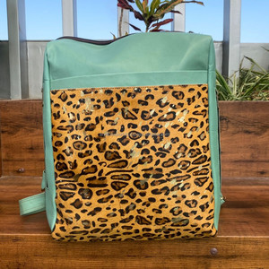 Nueva moda de cuero reciclado para viajes de negocios, mochila escolar para acampar, mochila con estampado de animales, mochila convertible multifunción - Product Image 2