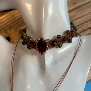 สร้อยคอทำมือจากเชือกถักมาคราเม่ประดับควอตซ์สโมคกี้ จี้รูปไข่ประดับลูกปัดสีเขียว เชือกสีน้ำตาล สไตล์โบโฮ เครื่องประดับเพื่อสุขภาพ ขายส่ง - Product Image 1