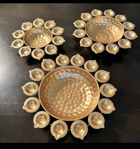 Juego de Diyas Tradicionales de Latón con Diseño Floral, Hechos a Mano, 500g, Decoración para el Hogar, para Diwali, Sala de Estar, Mesa Interior - Product Image 3