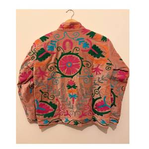 Chaqueta de Terciopelo con Bordado Suzani Estilo Indio de Primera Calidad, Prenda Exterior Étnica Bohemia Hecha a Mano, a la Moda - Product Image 3