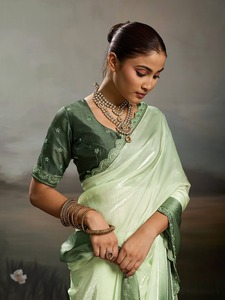 Sari Tradicional Verde de Seda, Sari Clásico de la Cultura India para Bodas y Celebraciones del Sur de la India, Disponible al Mejor Precio - Product Image 6