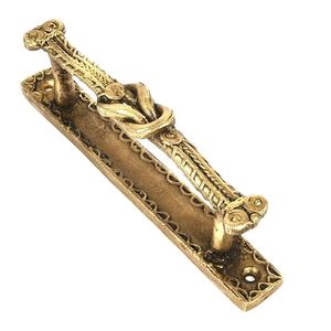 Manija de puerta rectangular tradicional de latón con diseño tallado intrincado, herrajes duraderos para muebles - Product Image 2